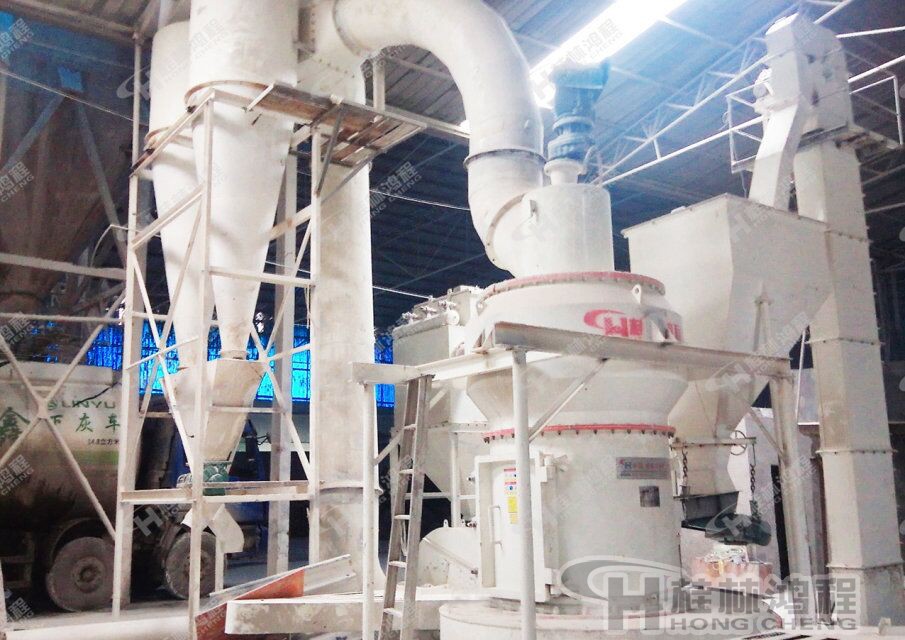 新型高效雷蒙磨粉机，200目活性炭，小型活性炭生产设备，活性炭整套生产设备