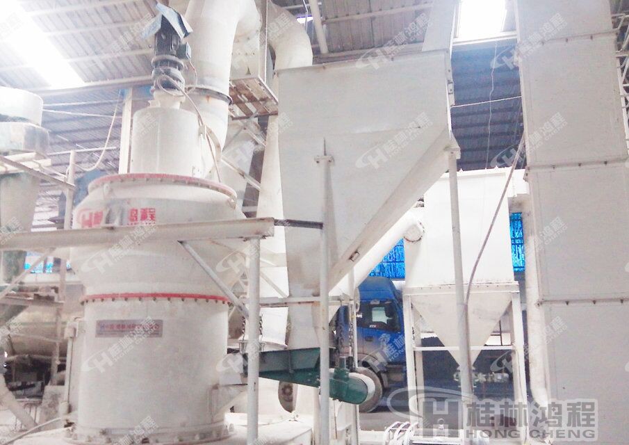 HC1300，325目锰矿石磨粉设备，锰矿石雷蒙磨粉机配置方案