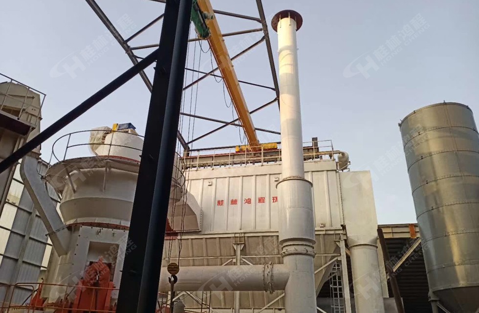 HLM1700铝矾土立磨生产线山西吕梁安装现场 HLM1700铝矾土立磨生产线山西吕梁安装现场