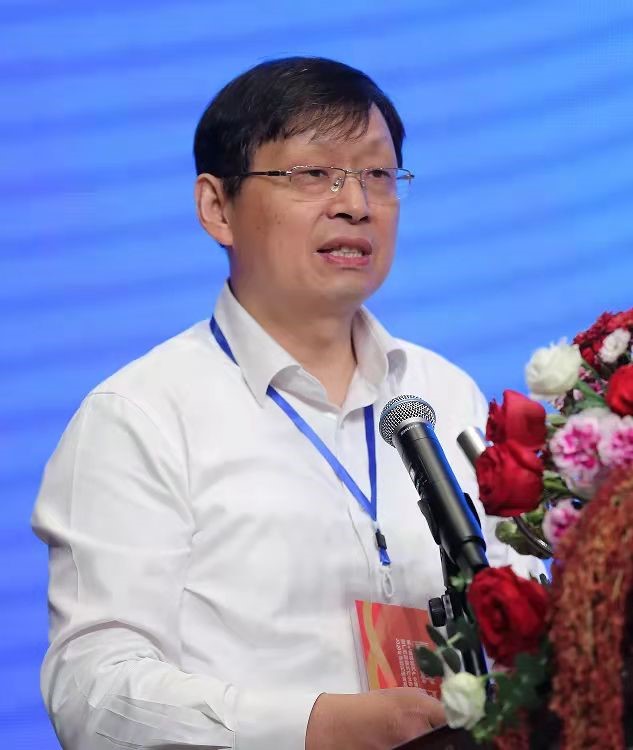 广西大学校长助理、广西碳酸钙产业化工程院常务副院长、广西碳酸钙行业协会会长童张法图片来源：广西碳酸钙产业化工程院