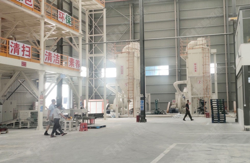 80目白石钙中型磨粉机类型一：HCQ1395改进型摆式磨粉机